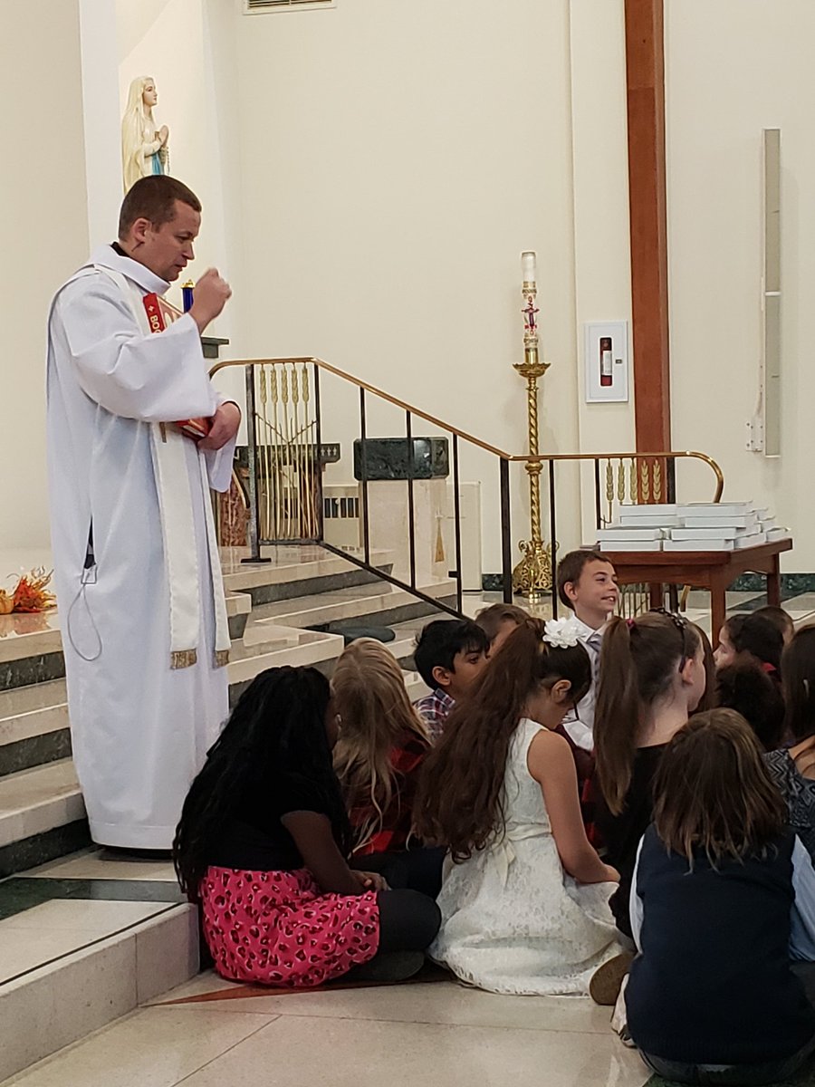 OLOLFlames's tweet image. The Word of God is passed on to our Gr 4 students. Thank you Father Rafal for making the scripture relevant to our lives. #WeBelong #MYSP