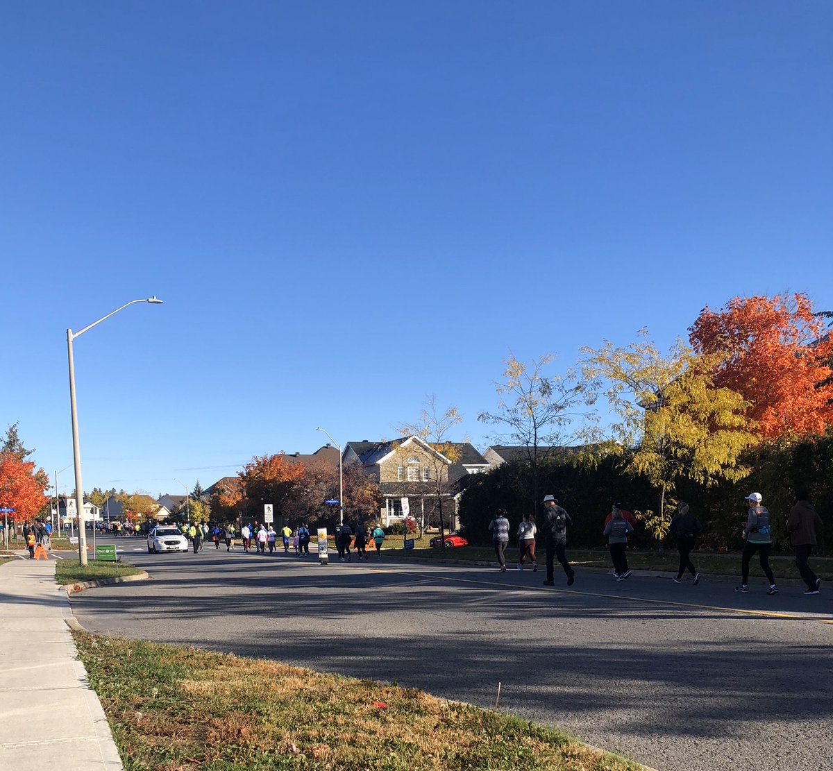 Danielle_McNeil's tweet image. One of our fave traditions since moving to #stittsville is going out to cheer on the @9RunRun runners! Thank you for everything you do to make our communities happy and safe. #9runrun #community #mystittsville