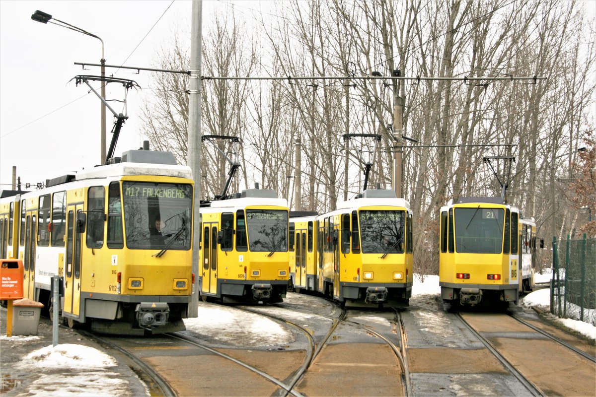 tramathon's tweet photo. To make it all more complicated, please try to catch 4 cars of the same type ! Challenge ! #Quadruples #BVG #weilwirdichlieben #Quartett #tram #mypics https://t.co/MoPmz99gAq