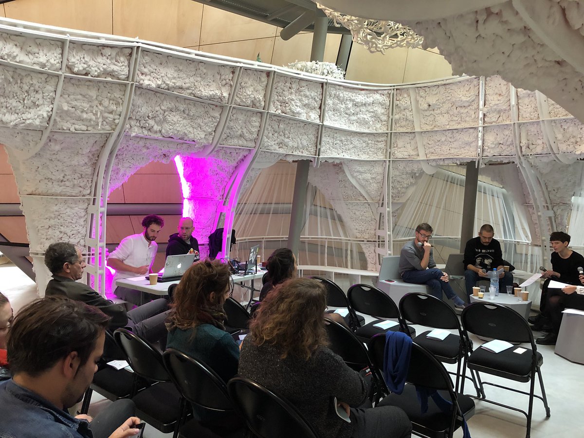 « Dans le monde occidental nous avons l’habitude de penser les choses frontalement et non par le bord, la marge, l’ailleurs. »