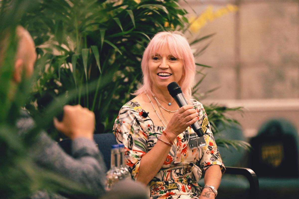 alexchisnall's tweet photo. Difficult to pick a highlight reflecting back on Thursday’s Entrepreneur Summit 2019, but chatting to LUSH UK Co-Founder Rowena Bird was right up there 🙌🏻 Subscibe in advance of this Wednesday’s recording of it here through my #Screwitjustdoit podcast: https://t.co/5imccdV3zA https://t.co/jpyQS9UJLN