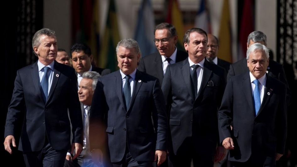 EdgardoRovira's tweet photo. Piñera declaró "Estado de Emergencia" en Chile
Lenin Moreno declaró "Estado de Sitio" en Ecuador
Vizcarra dejó a Perú en grave crisis política
Bolsonaro pone a Brasil en crisis climática y recesión
Macri deja en "Emergencia Alimentaria" a la Argentina

¿El derrame neoliberal? https://t.co/WZGelyf457