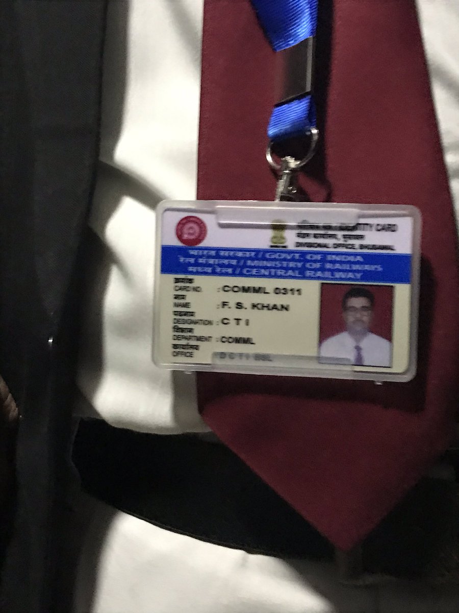 OjhaNil's tweet photo. Small line for you Mr. Khan Doing a good job is not always about impressive innovation. Sometimes it is only about doing something with plain dedication. Well done.😊 Kudos to you,FYI I have share his photos and I Card in  tweet @Central_Railway @RailwaySeva https://t.co/zspkEctApC