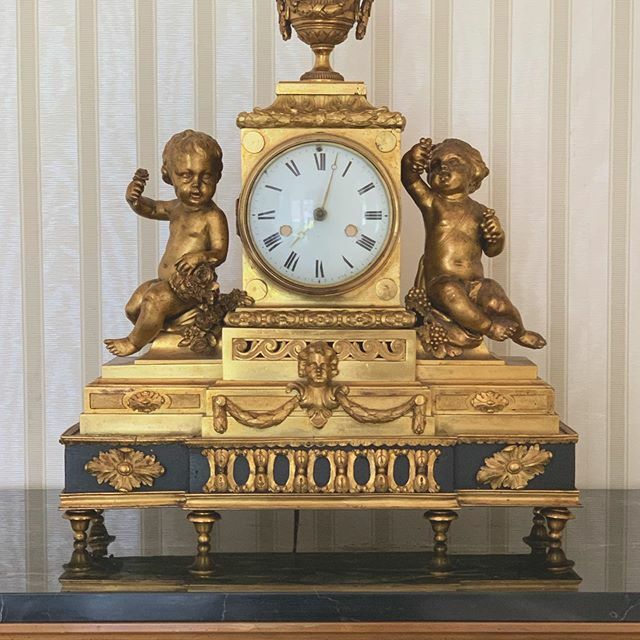 brown_button's tweet image. Our team is starting in on a classy Mission Hills estate this next week. Lots of antiques, 1950s ladies fashion, and Hollywood Regency pieces. More info/photos coming. ift.tt/2VTQmBG