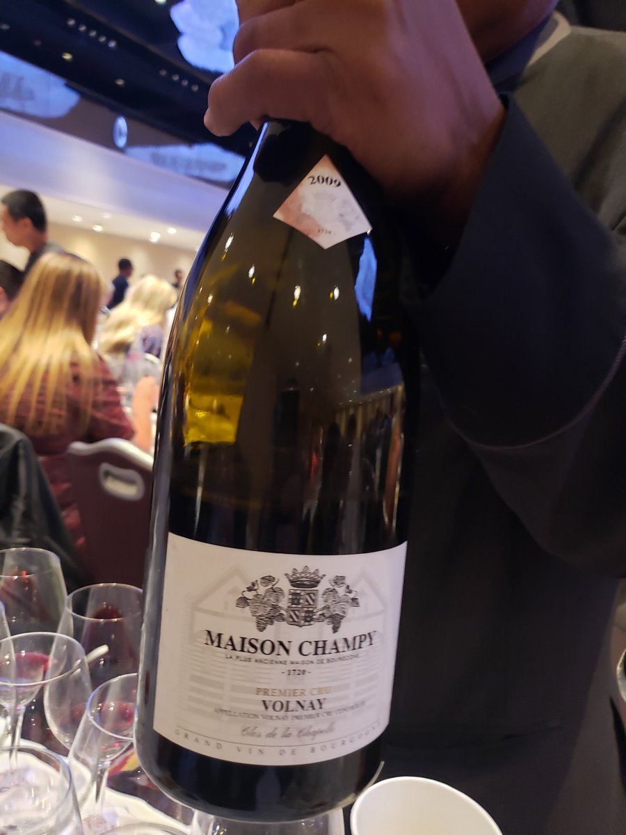 And the best wine of the <a href="/WineSpectator/">Wine Spectator</a> #NYWE2019 Chefs' Challenge is... Maison Champy Volnay Clos de la Chapelle 2009 en magnum <a href="/ChampyVin/">Maison Champy</a> <a href="/BazasDimitri/">Bazas Dimitri Champy</a>