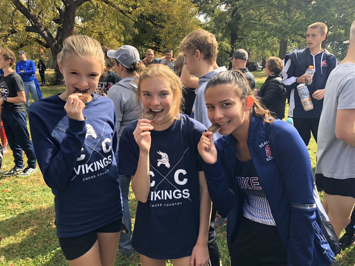 What a great day at the league meet for the Lady Vikes as they finish 4th as a team and had several lifetime PRs!! Medalist include:

Bethany Druse 16th
Suzanna Mosqueda 18th
Tara Spencer 21st