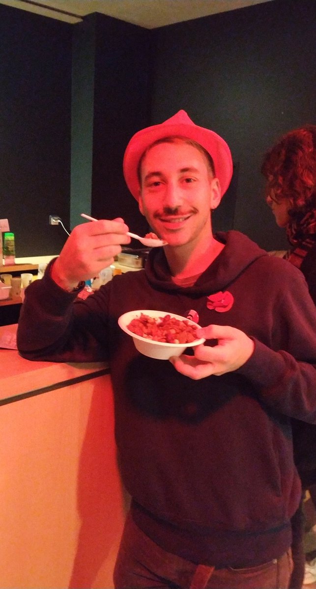 T_Paze's tweet photo. Nous avons le manger ! Un bon chili cool carne vous attends (et en version végé aussi !😉) https://t.co/tpj45XfvGb