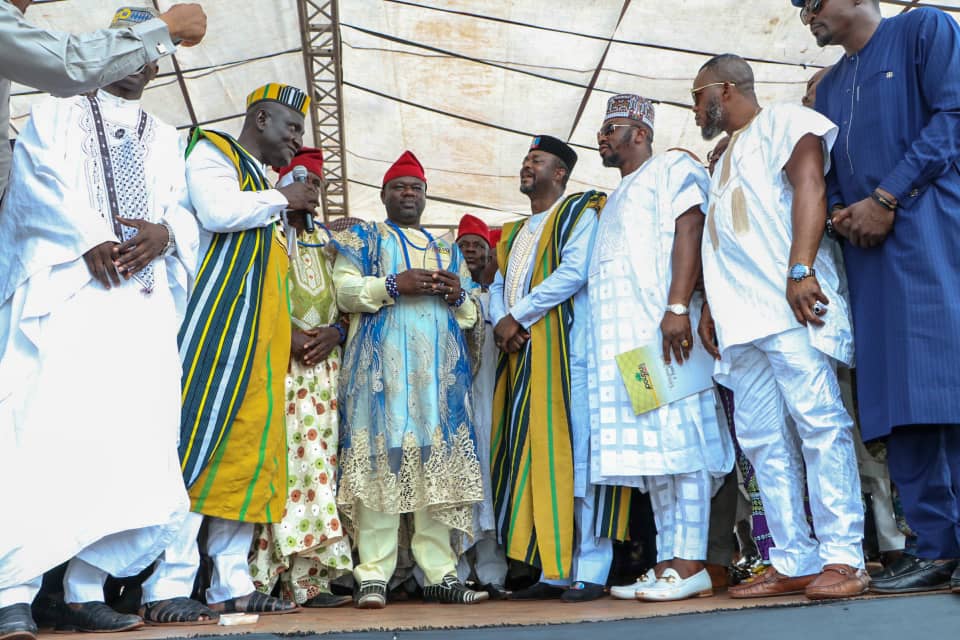 ed_onoja's tweet image. Today at the 2019 OGUGU DAY , I was handed the Excellence and Leadership Award, by the Ogugu Development Union (ODU). I thank ODU for finding me worthy of this award. It is a call to greater service and I thank you all for coming.