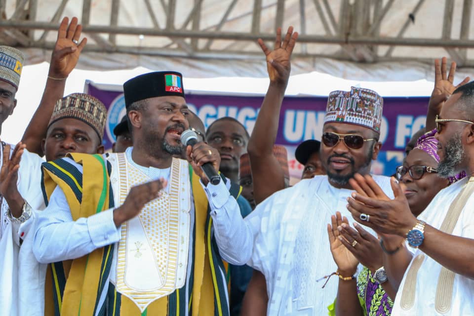 ed_onoja's tweet image. Today at the 2019 OGUGU DAY , I was handed the Excellence and Leadership Award, by the Ogugu Development Union (ODU). I thank ODU for finding me worthy of this award. It is a call to greater service and I thank you all for coming.