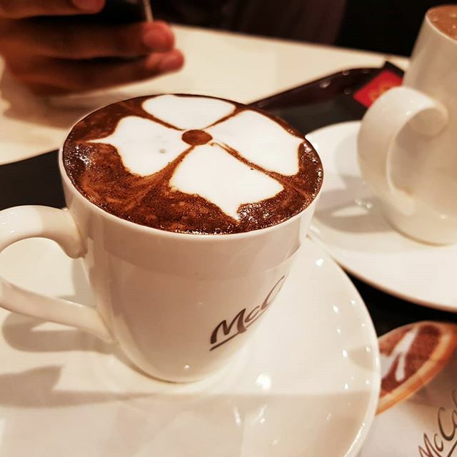 eLYQD.world tweet media