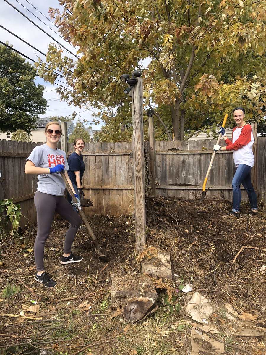 4thStreetFarms's tweet photo. Teamwork makes the dream work at @4thStreetFarms!!#communitygarden #freefarm #cbuseats #weinlandpark https://t.co/9zsH0HN4Dg