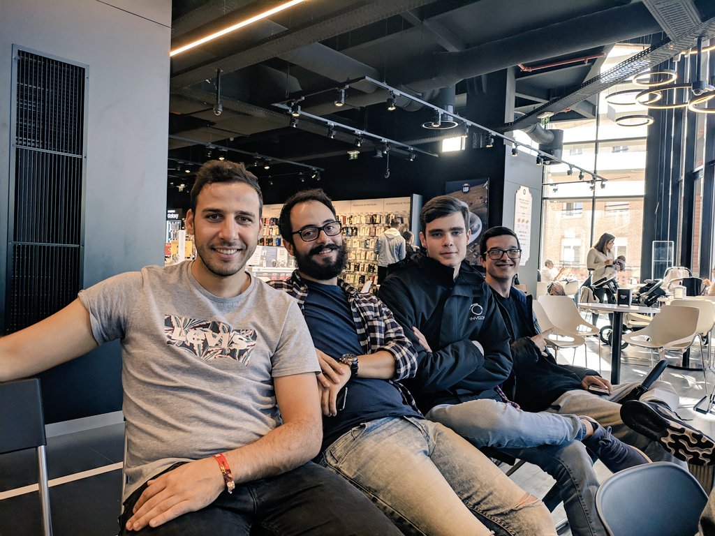 pedrompantunes's tweet image. De volta às origens na @Fnac Aveiro.