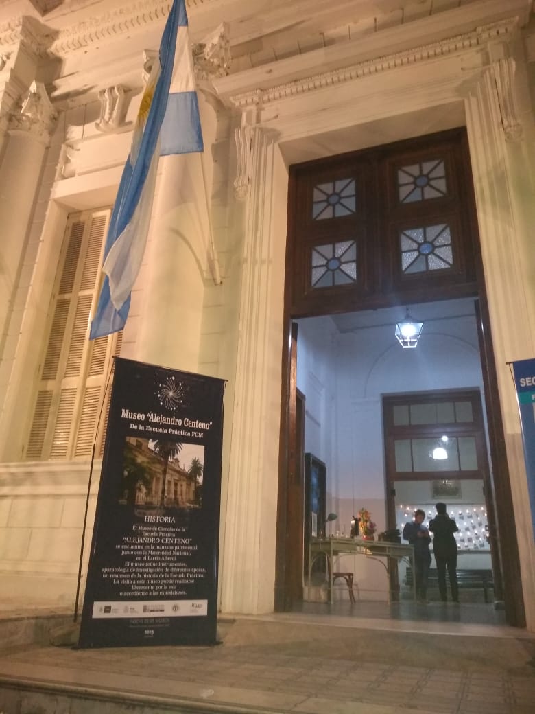 Visitamos el museo "Alejandro Centeno" en el edificio Escuela-Práctica de la Facultad de Ciencias Médicas. En un día muy especial ya que es la primera vez que la escuela participa en #NochedelosMuseos