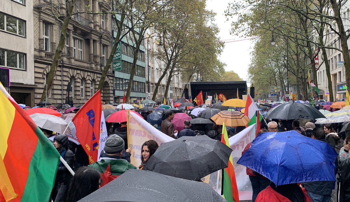 ZDFnrw's tweet photo. Die Kurdendemo in Köln ist vorbei. Erste Bilanz der Polizei: deutlich weniger Teilnehmer als erwartet. 
Teils aufgeheizte Stimmung, insgesamt aber friedlich. 
#Koeln1910 #k1910 #Rojava https://t.co/m2ke1dvwiZ