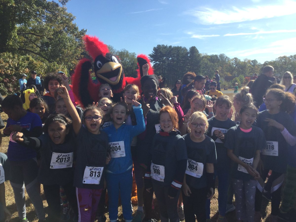 CFESRedBirdsPE's tweet image. @CFESRedBirds Girls on the run! #pyramidchallenge @fcpsnews @FCPS_HealthPE