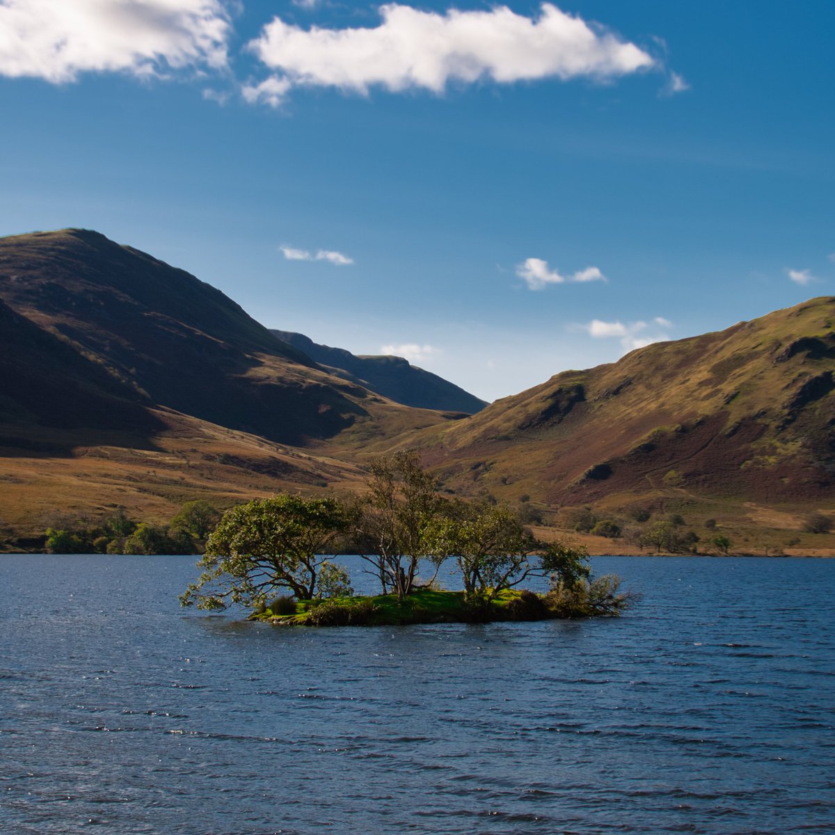 The view over Crummock Water 🌊🏞️🏝️
.
.
.
#crummockwater #lakedistrict #thelakedistrict #thelakedistrictnationalpark #cumbria #hikingthelakes #getoutside #getoutdoors #ukhikers #lovethelakes #scenicbritain #mountains #canon #canonphotography #visitengland #visitcumbria