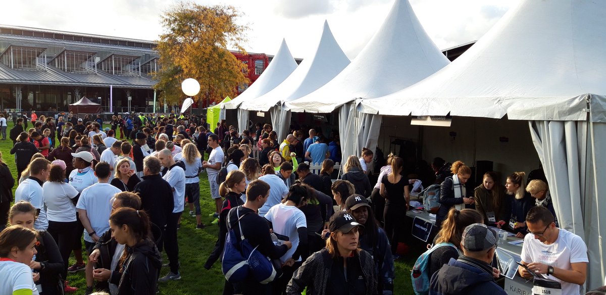 SineQuaNonAsso's tweet image. Rush sur le village avant le départ de la #SineQuaNonRun 2019 sur les pelouses de @LaVillette #runforequality