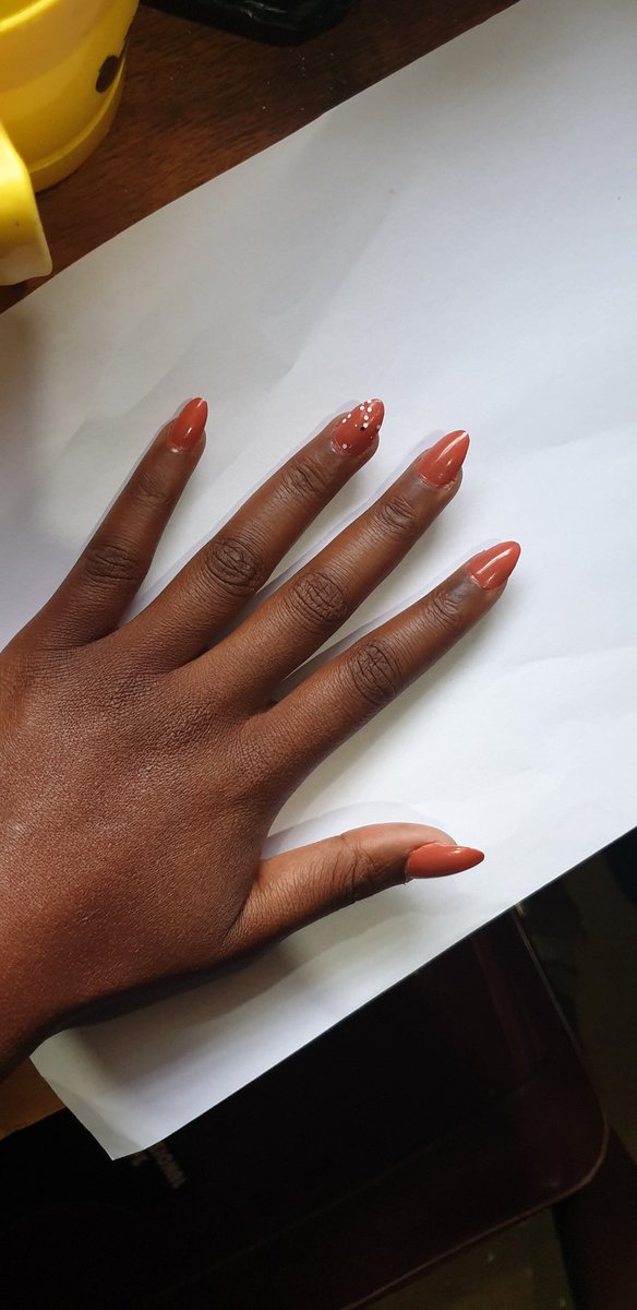 I hve started a small small nails business ..,💃my vendor mind wont let me be maluzi 🤓#firstclient