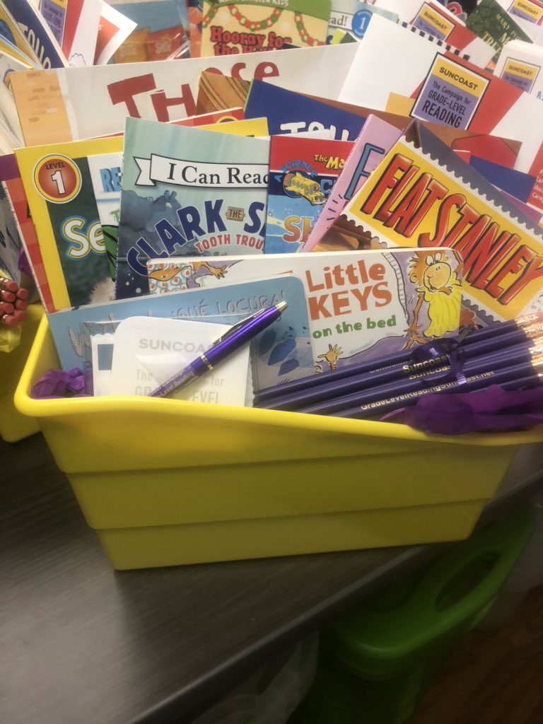 HeatherMKoester's tweet photo. The four superintendents have signed the certificates for the @SuncoastCGLR Attendance Awareness Poster Contest Winners for each of the 70 schools that participated!
@attendanceworks #GLReading
#EverydayDayCounts https://t.co/AmXznAdhl1
