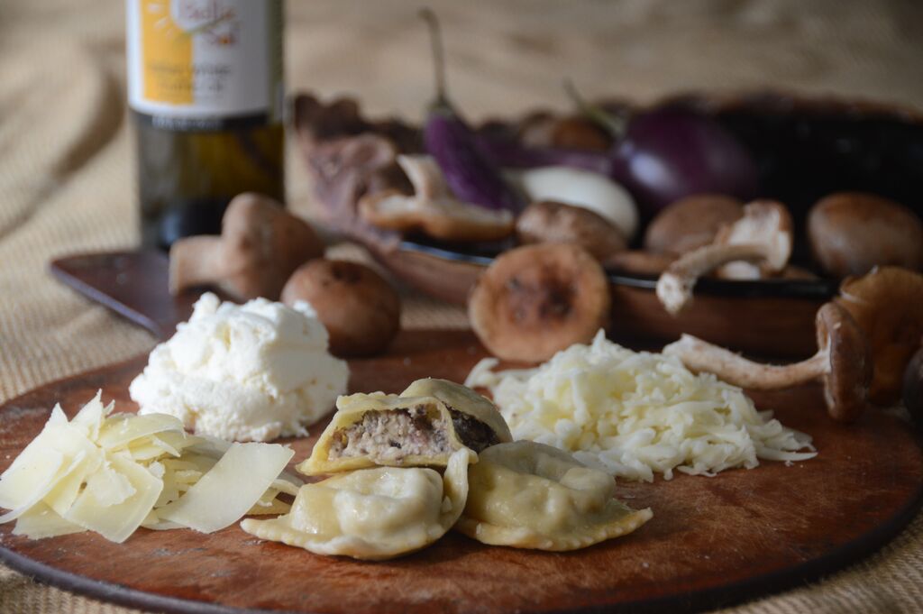 Fresh pasta, made simply from Birmingham's exclusive Italian market. Add sauce or leave em’ bare! 

Pasta so good, it doesn’t need to get dressed. Call 205.423.5293 now to place your order.