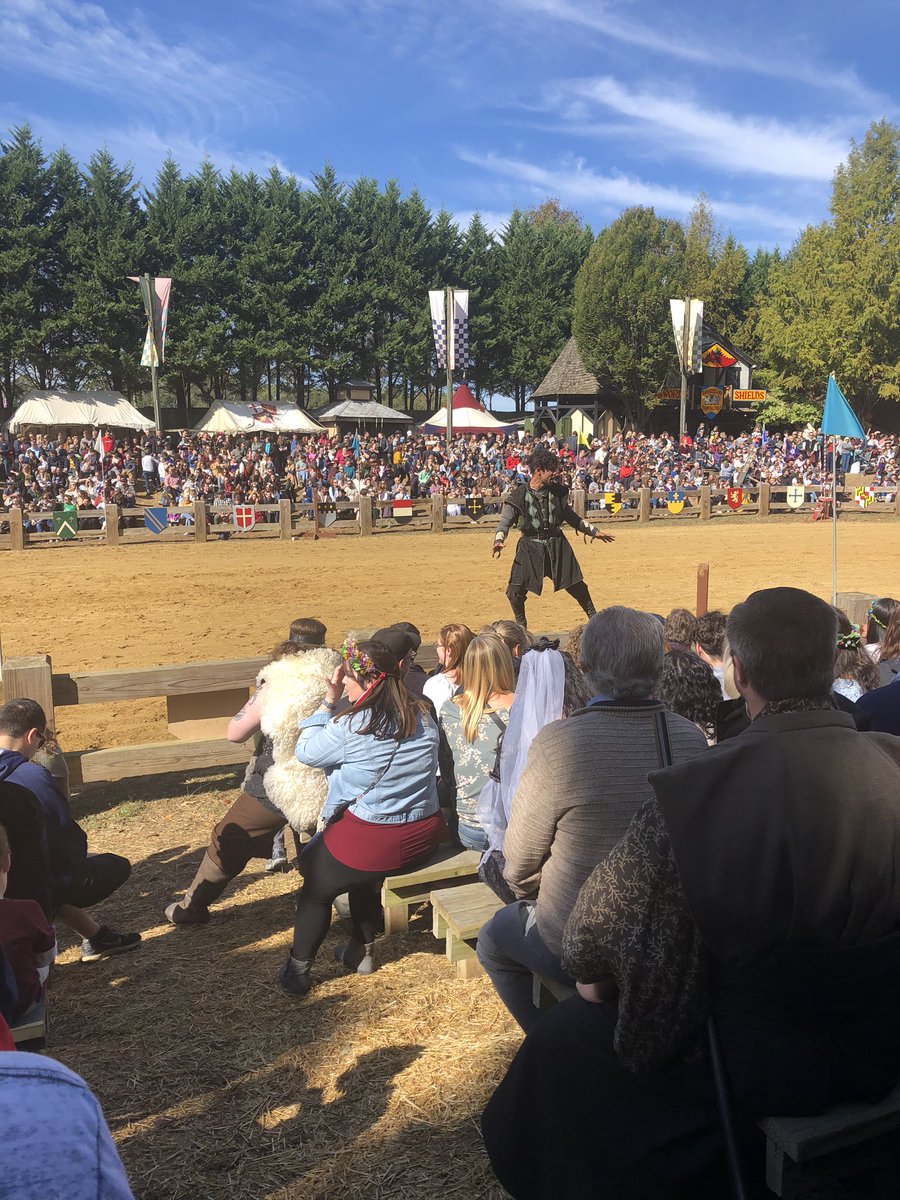 Drakecm18's tweet photo. Finally got to go to the renaissance fair in MD. #rr_bulldogs #rreswellness https://t.co/fBgIwWsU4S