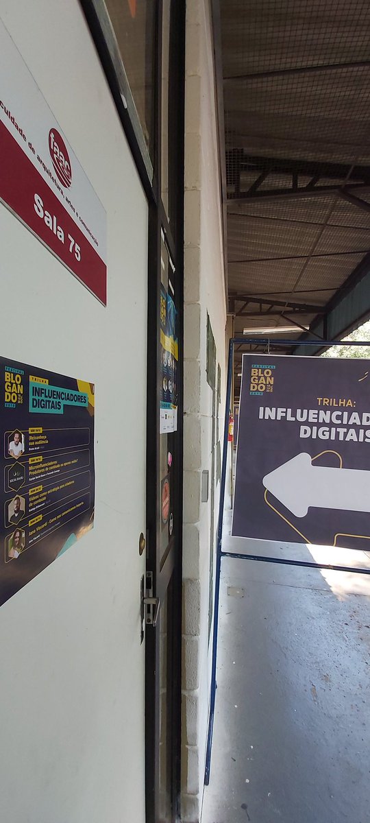 bacioli's tweet photo. tudo pronto para a minha trilha no @blogando sobre audiência. A partir das 13h30 na sala 75 da Faac. Cola ai! #blogando https://t.co/JG7S4c8qsS