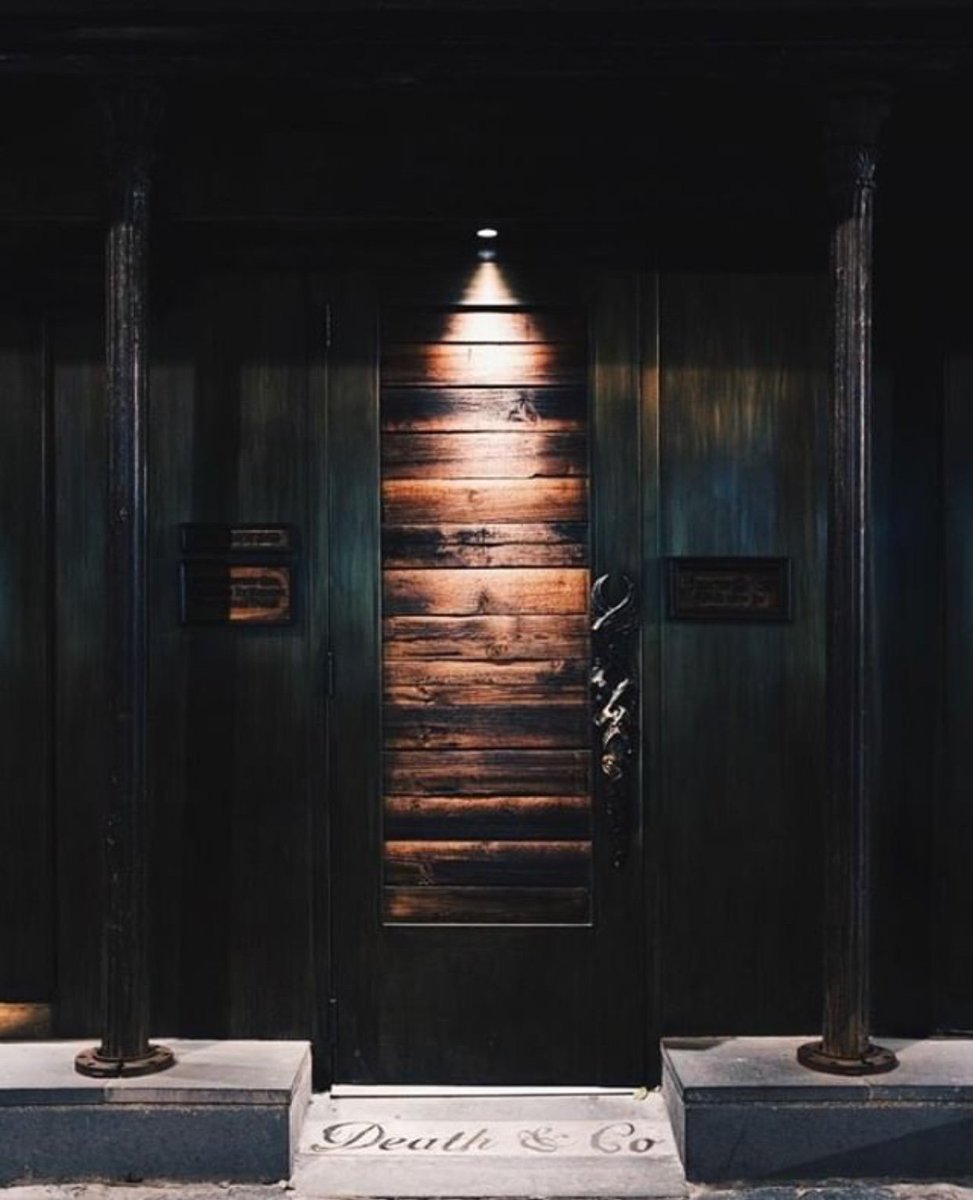 MasonAndBirch's tweet photo. Your weekend is on the other side of that door...

📸: @deathandcompany

#MasonAndBirch #MensGrooming #MensSkincare #Dapper #Gentleman #NaturalSkinCare #SkincareProducts #Vegan #CrueltyFree #AntiAging #SulfateFree #SaturdayNight #ItsTheWeekend #GetOutThere #WeekendStartsNow https://t.co/4wNuRmERWY