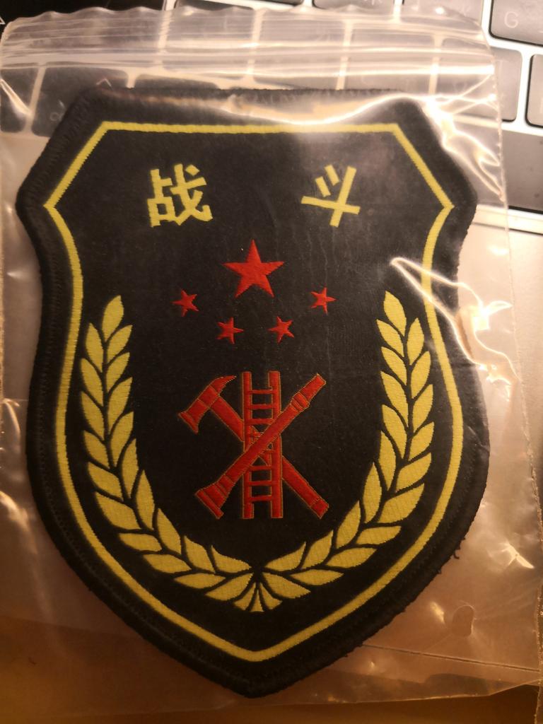 binarydaze's tweet image. Success! After an excellent @learning2 conference @NISChina , I made it to my first fire station in China (with the help of @misterbarder and @clinty) The on-duty firefighter was very friendly. We took pictures and #patchtrading. Thank you Qixia District station. @Local2233