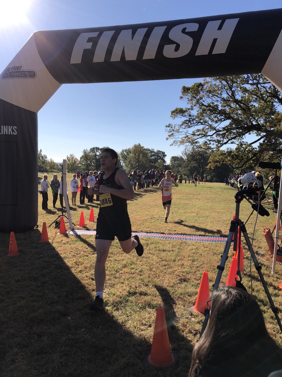 What did you do to start your weekend?  I was fortunate to hang out with ⁦<a href="/WeRunHHS/">Hancock HS XC</a>⁩ at the Hancock Invitational.  Beautiful day for a run! #hpsdtigers