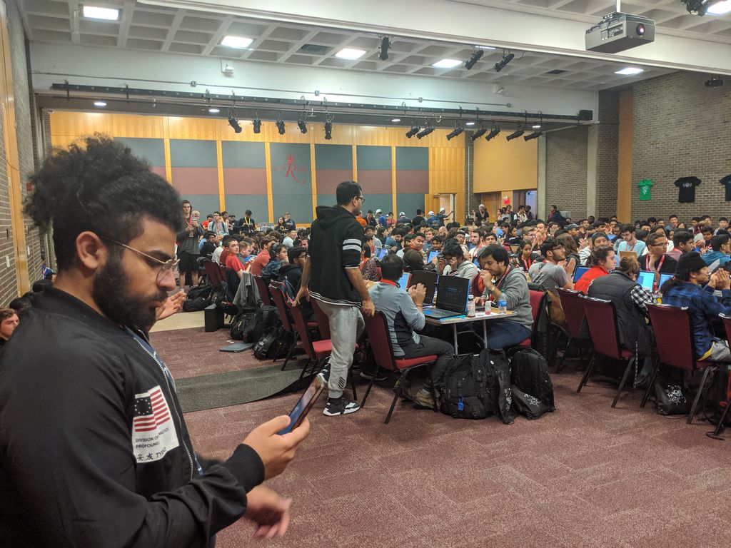 MLHacks's tweet photo. Full house at #hackru! #HackAllKnight with us at @hackru! https://t.co/y4YCiFW4dG