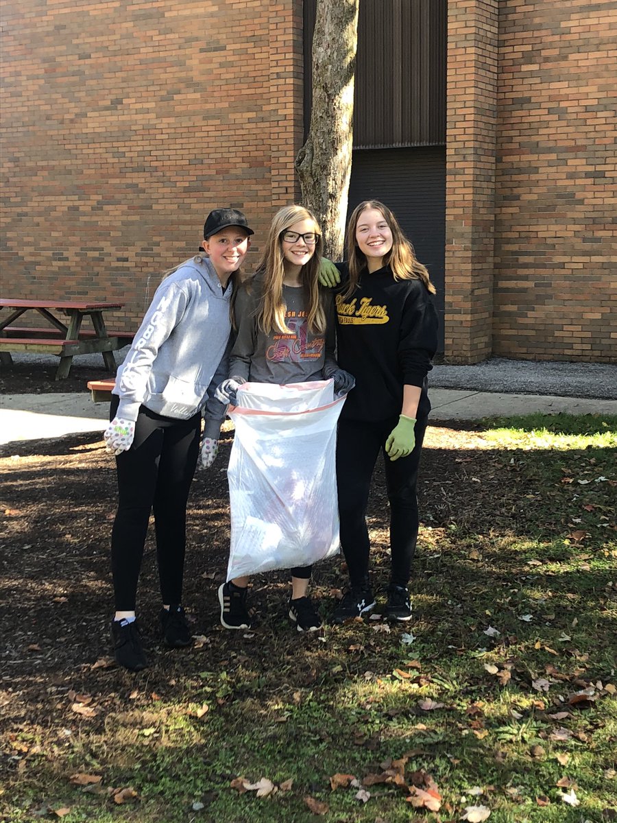 cf_rubino's tweet photo. NJHS Clean Up Day at Roberts and Ross Park. Our kids are awesome!! @MrsCarr216 @KGaijer1 https://t.co/6uUH34S34J