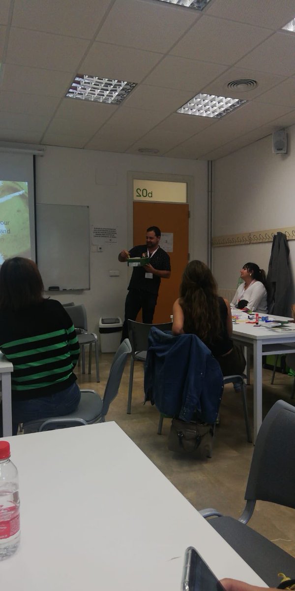 CLIL- Project Based: “Re-thinking The Arts and Crafts subject in our lessons” Developing creativity and imagination #CIEB2019 #ArtsAndCrafts #Bilingüismo #EducacionBilingüe #CLIL @CIEB2019