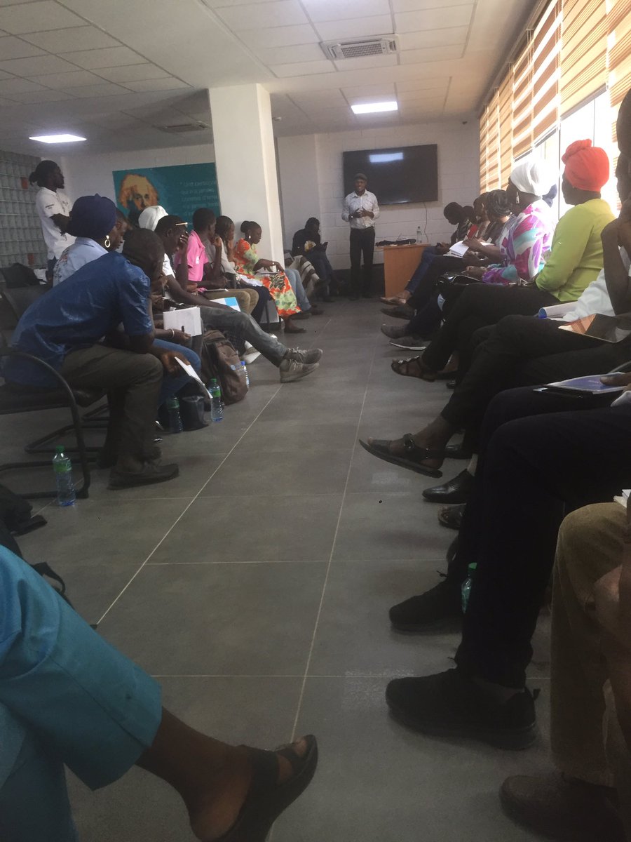 ref_digitalsa's tweet photo. The Social initiatives and Civic engagement workshop leaded by @AFRICTIVISTES, a moment of reflections exchanges and feedbacks 
#sunuworkshop 
#Africtivistes 
#orangedigitalcenter
#berefdig https://t.co/1WhvmD9znJ