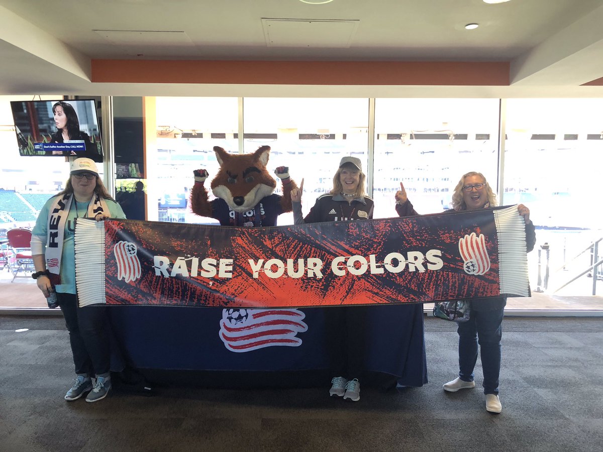 REALSlyde's tweet photo. #RaiseYourColors #RaiseEmUp https://t.co/ck1Tfk92zR