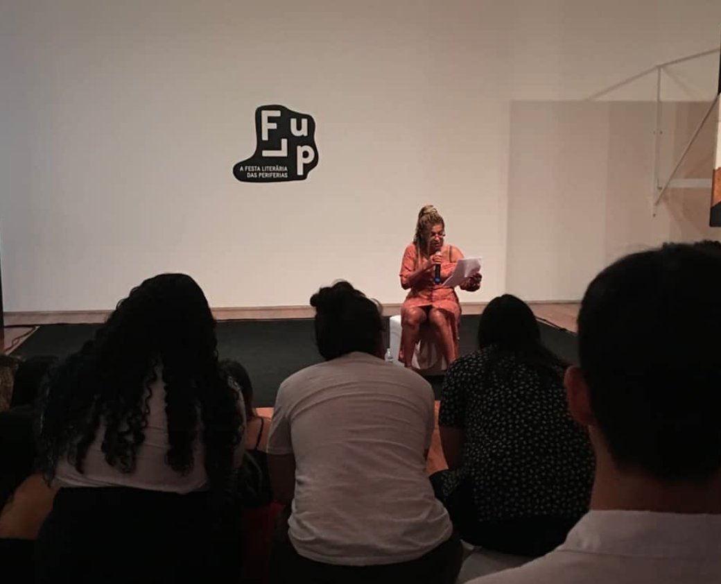 lucindaelisa's tweet photo. Manhã no MAR! Viva a @fluprj e seus criadores!
#elisalucinda #elaéapoesia #palavraépoder #vidasnegrasimportam #quilombocontemporaneo #solanotrindade #solanoventoforteafricano #FLUP2019 #FLUPnoMAR #FLUPParque #cp2engenhonovo #cp2 https://t.co/e6UfkiT9N4