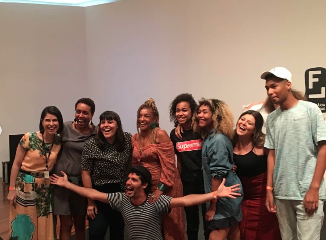 lucindaelisa's tweet photo. Manhã no MAR! Viva a @fluprj e seus criadores!
#elisalucinda #elaéapoesia #palavraépoder #vidasnegrasimportam #quilombocontemporaneo #solanotrindade #solanoventoforteafricano #FLUP2019 #FLUPnoMAR #FLUPParque #cp2engenhonovo #cp2 https://t.co/e6UfkiT9N4