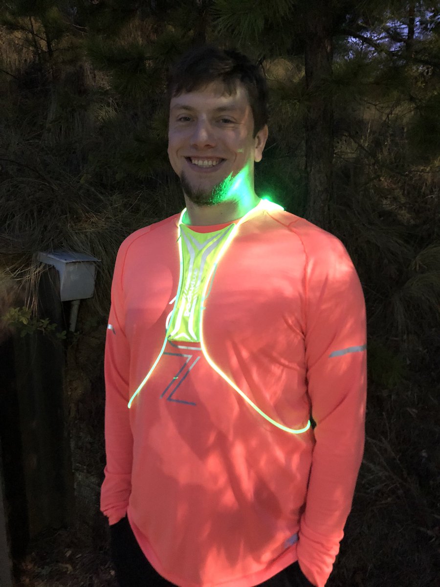 FFFortMill's tweet image. It sure was a dark Saturday morning: did you have your reflective gear and lights handy? If not, try the all new Xinglets by @amphipod ! Now USB rechargeable! #seeandbeseen #earlymorningruns #amphipod #lead #fleetfeetfortmill