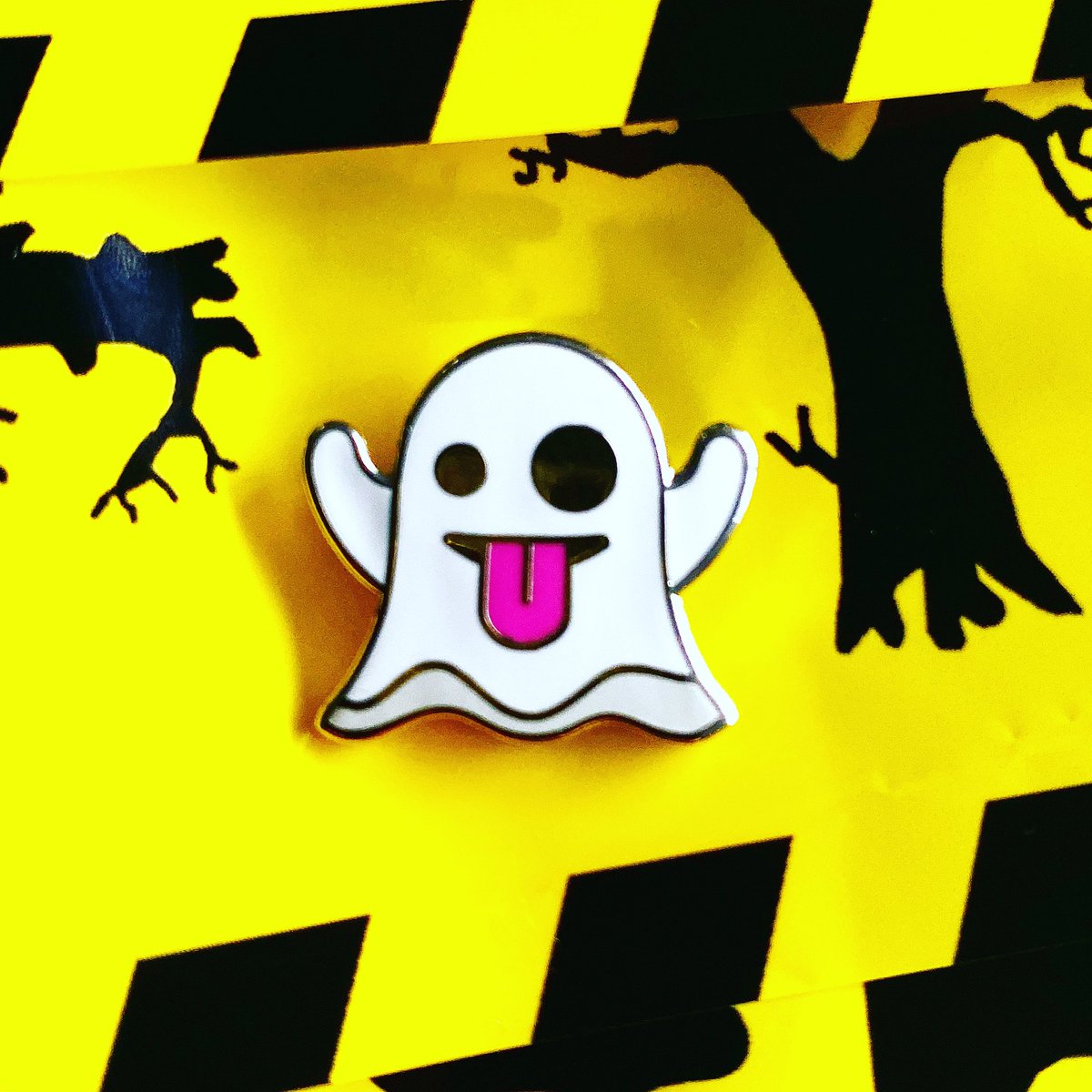 PINHYPE's tweet photo. 👻 Emoji Pin Badge! #PINHYPE https://t.co/jha4fzhZae https://t.co/3t3uBbym7r