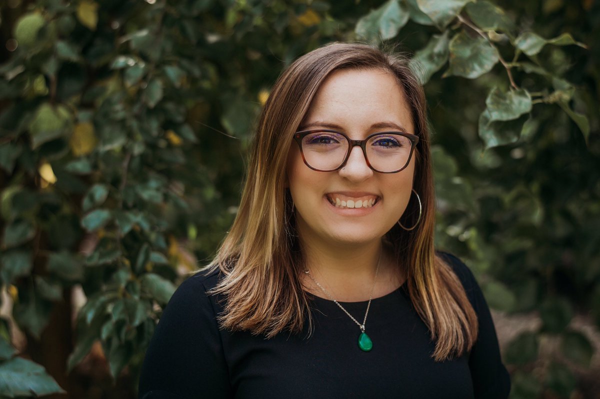 MEET THE CLEFS! Meet one of our altos, Carly! Carly is an only child, a community health promotion major, and she’s a crazy cat lady who lives for her two cats Stella and Abbott! Come meet Carly and all the other Clefs at our concert November 1 at 7:30 in the Bone Student Center!