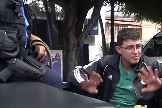 NicaraguaInf's tweet photo. @NicaraguaInf | DETENIDO POR DONAR.

JASSON ALARCÓN (Enfermero) fue ilegalmente arrestado por la Policía hace momentos, saliendo del centro de acopio de la @UnidadMedicaNic para Hablatón de los Presos Políticos.

Fue llevado al Distrito I de la Policía - Gancho de Camino. https://t.co/zSGdUhaTi9