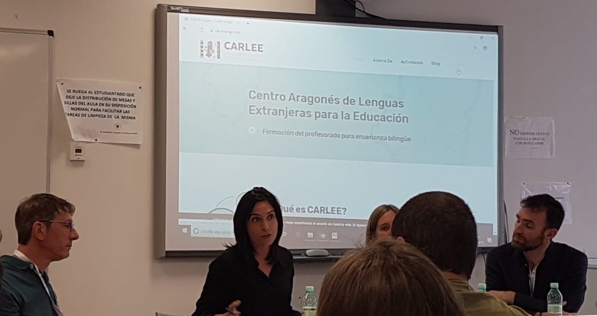 Panel de debate plenario sobre Formación del Profesorado. La directora CARLEE <a href="/BelenEmbid/">Belen Embid</a> presenta nuestro centro en @CIEB2019 y programas de formación promovidos en nuestra Comunidad que apoyan la enseñanza bilingüe <a href="/dgafprofesorado/">F. Prof. Aragón</a> <a href="/dgalextranjeras/">L.Extranjeras ARAGON</a> <a href="/tonimartinez24/">Toni Martínez Ramos</a> @gustarcef