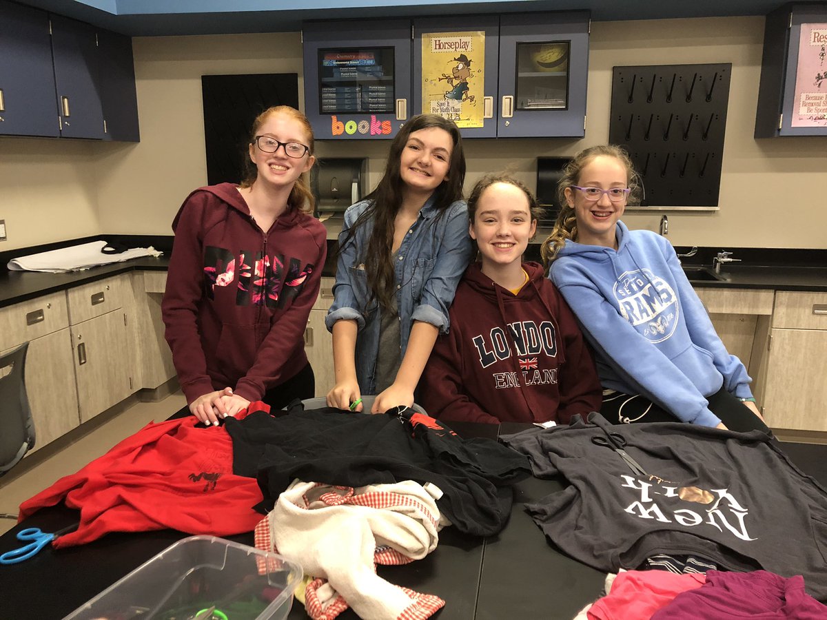 DshsKey's tweet image. We’re having a great time making dog toys for the Humane Society at the DCM. Still time to stop by Senior before 2:00!