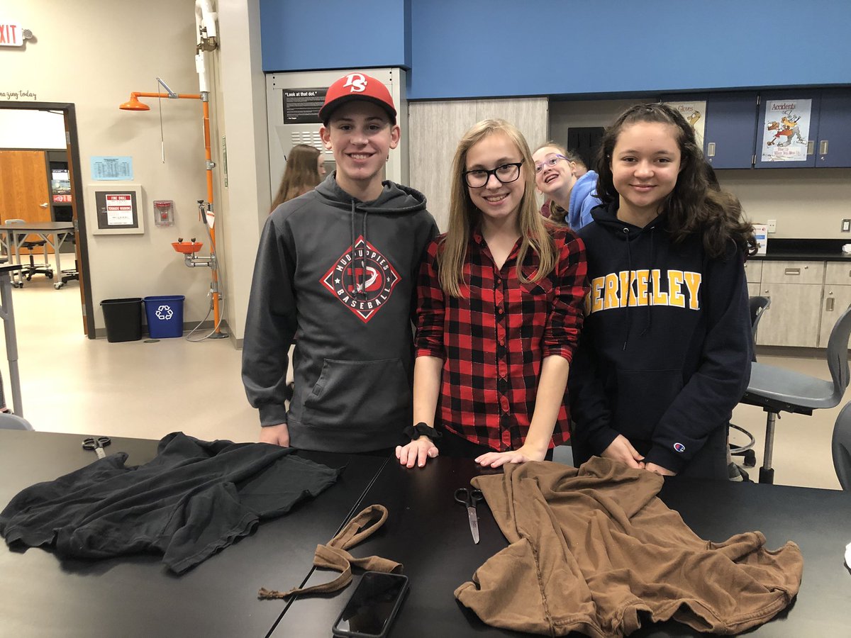 DshsKey's tweet image. We’re having a great time making dog toys for the Humane Society at the DCM. Still time to stop by Senior before 2:00!