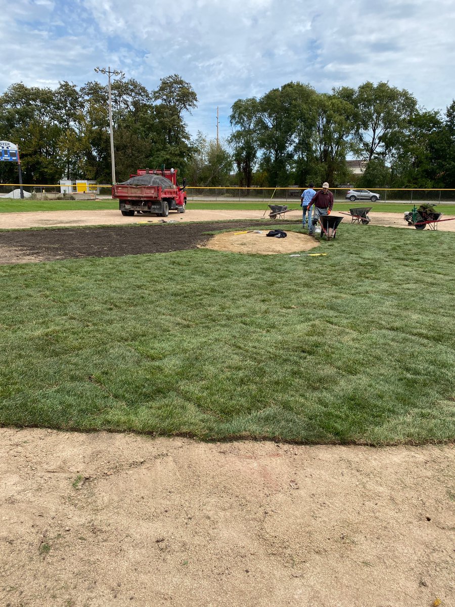 DutchBarn's tweet photo. Working hard today laying sod at the Dyer Little League fields! The B field will be ready to go next spring! 
#layingsod #baseballfields #dyerlittleleague #letsplayball⚾️ #givingbacktothecommunity #dutchbarnlandscaping https://t.co/Jxkg9eTBax