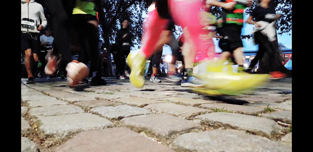 SineQuaNonAsso's tweet image. #SineQuaNonRun Courir à la tombée de la nuit pour se réapproprier l&apos;espace urbain et dire NON aux violences sexistes et sexuelles faites aux femmes ! 👊🏼 #runforequality