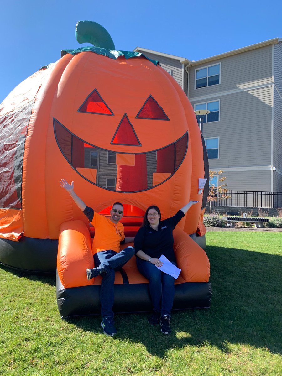KidsArtsSchdy's tweet photo. #FallSpooktacular is happening https://t.co/nzBYkM1mUG
