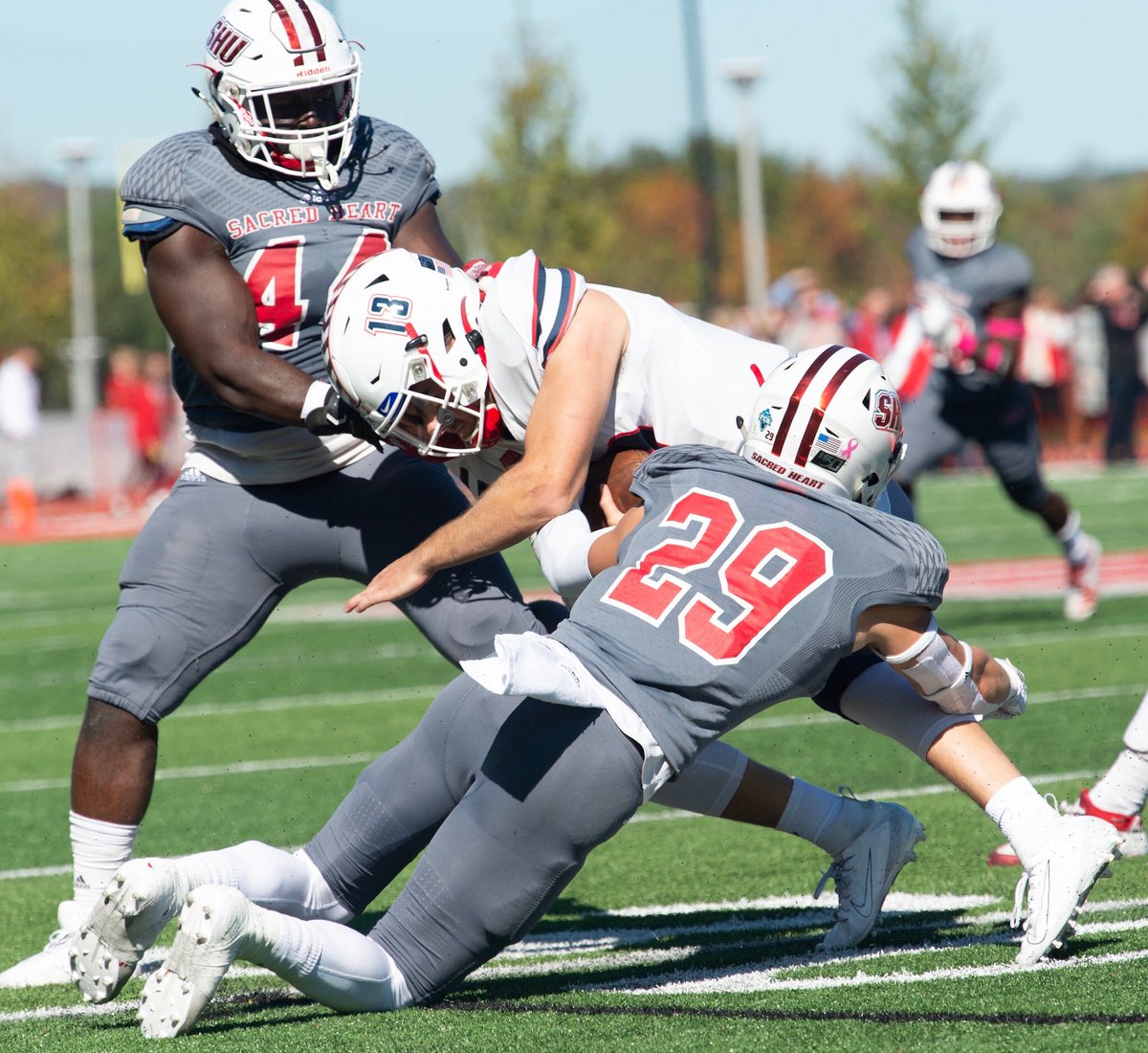 sacredheartuniv's tweet photo. Football ✅
Families ✅
Fun ✅ 

#WeAreSHU #SHUFamilyWeekend #PioneerPride https://t.co/h7AsBksw2x