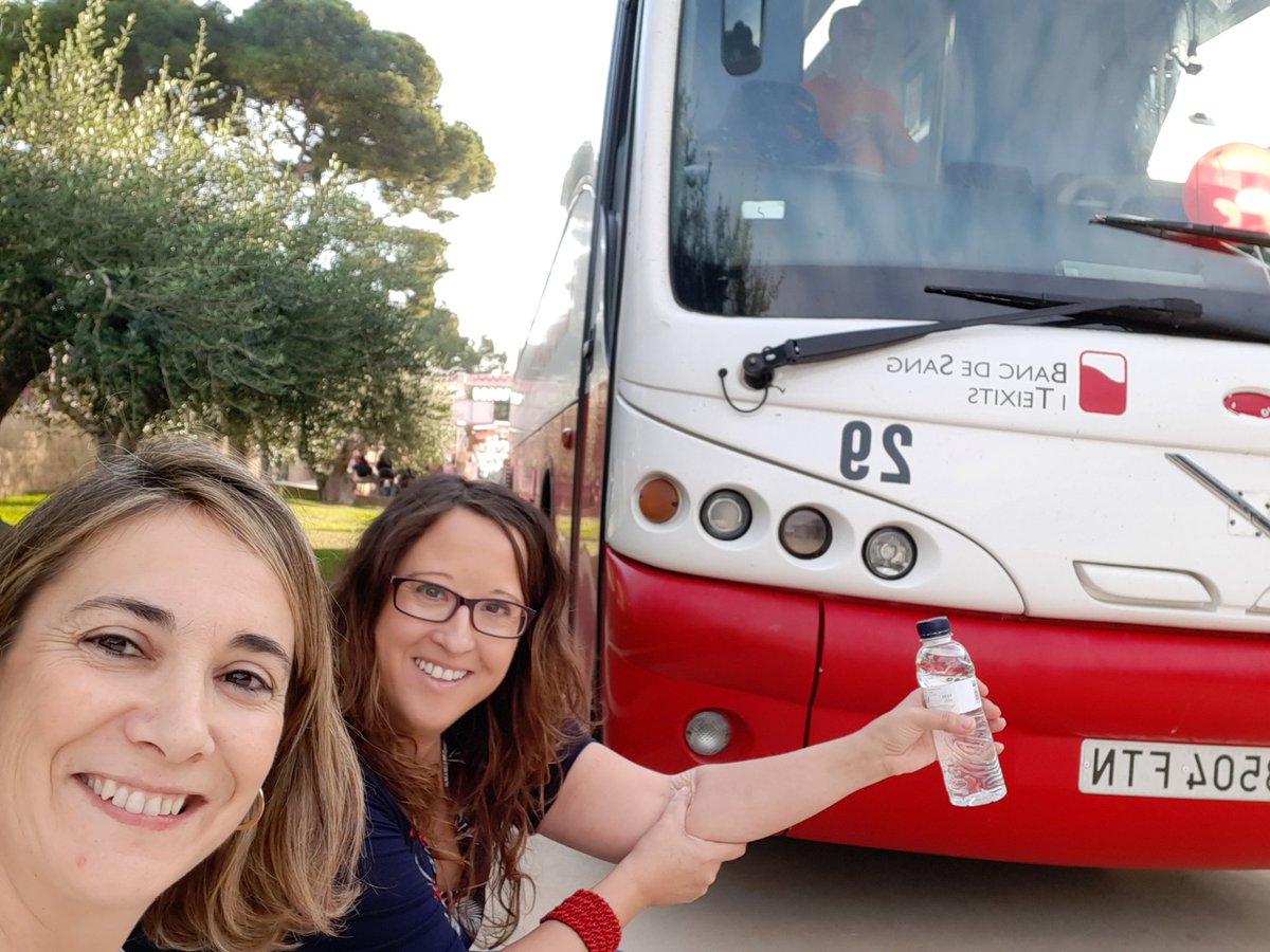 txellartacho's tweet photo. Orgullosa d'haver participat avui amb @aeccbcn i @donarsang sempre molt ben #acompanyada a la #firadelvent #mama #amigues #família #ésperatu #cancerDeMama #donasang #elpladedantamaria https://t.co/7GlphnXgQX