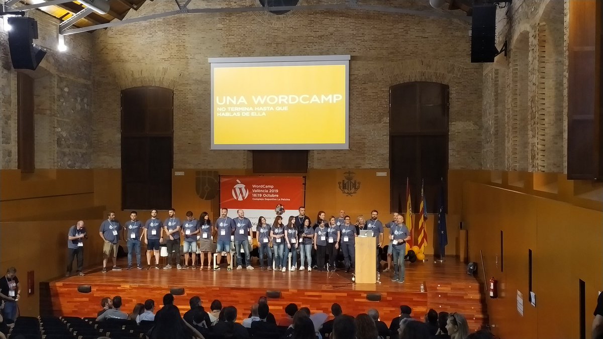 YITHEMES's tweet photo. Cierre de cortinas de otra WordCamp! #WCVLC ha sido una tremenda experiencia estar con todos vosotros! Os agradecemos cada minuto! Hasta la próxima! #YITHEMES @WCValencia https://t.co/S6EVo1sF0k