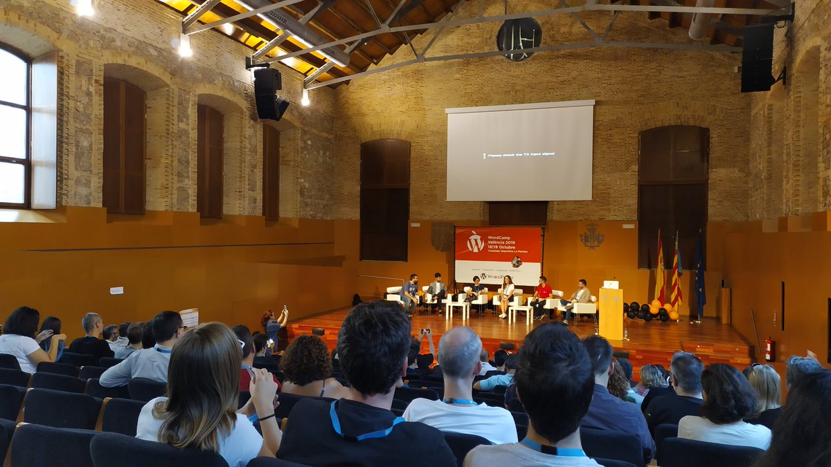 YITHEMES's tweet photo. Cierre de cortinas de otra WordCamp! #WCVLC ha sido una tremenda experiencia estar con todos vosotros! Os agradecemos cada minuto! Hasta la próxima! #YITHEMES @WCValencia https://t.co/S6EVo1sF0k
